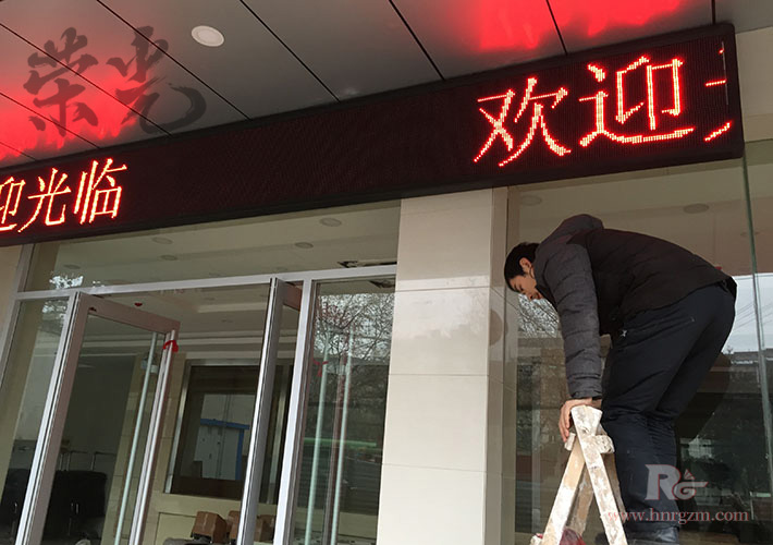 �L(zh��ng)ɳθ���t(y��)ԺLED�T(m��n)�^�@ʾ�� �҃�(n��i)�pɫ�@ʾ�����b