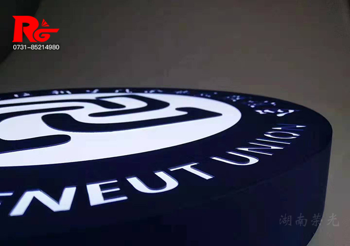 �Lɳ�U�՟���